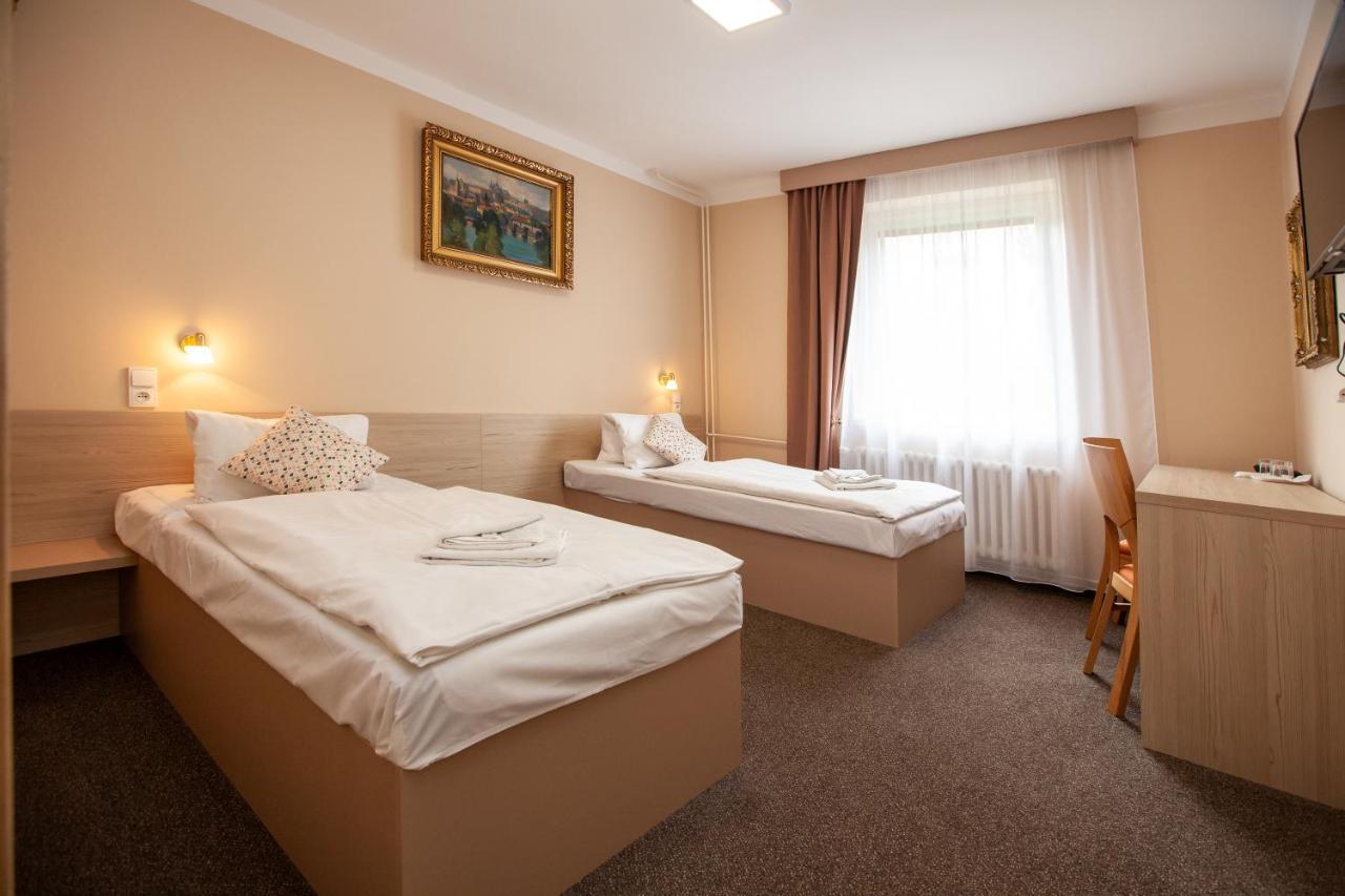 פלזן Hotel Stella מראה חיצוני תמונה