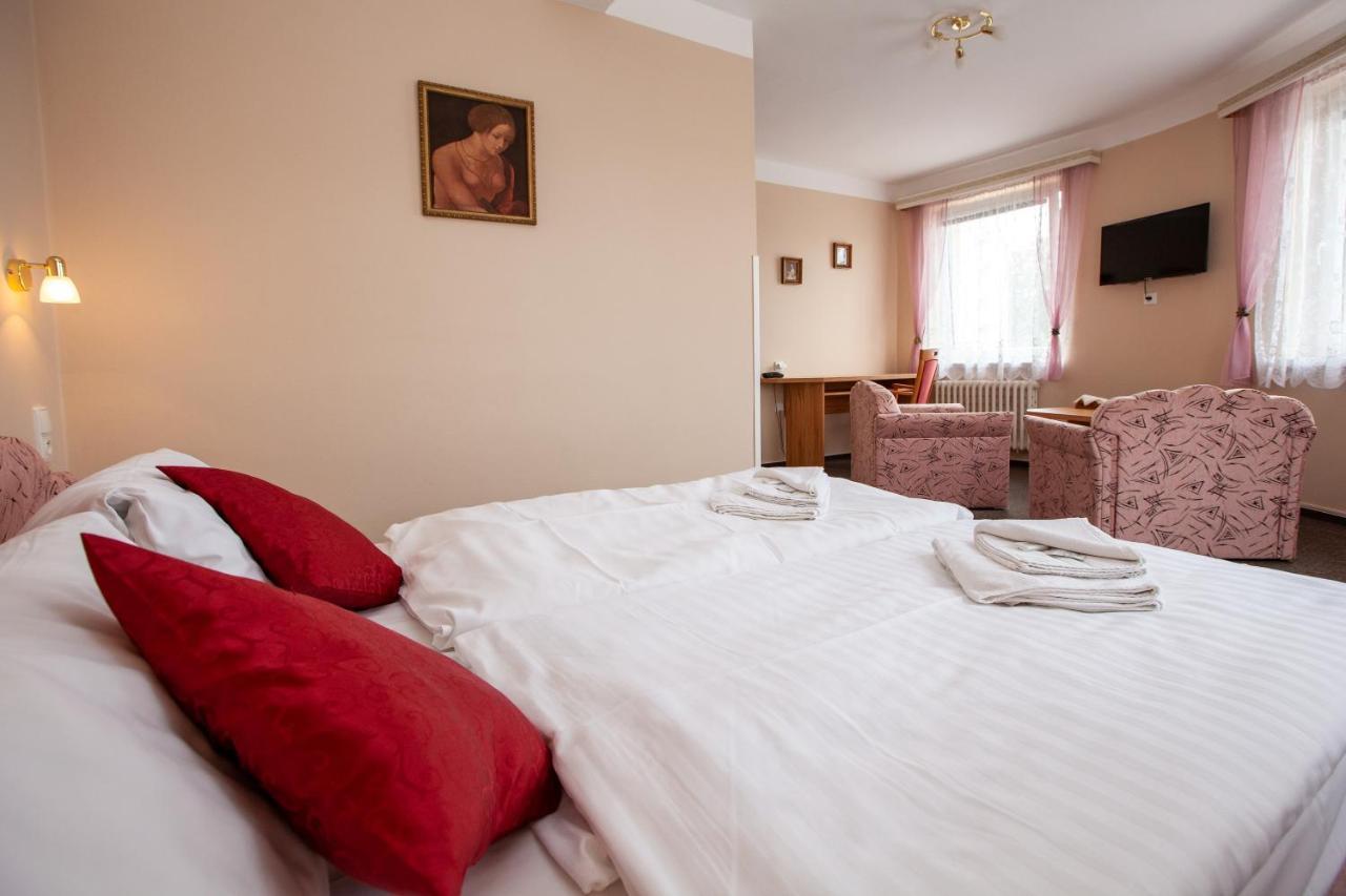 פלזן Hotel Stella מראה חיצוני תמונה