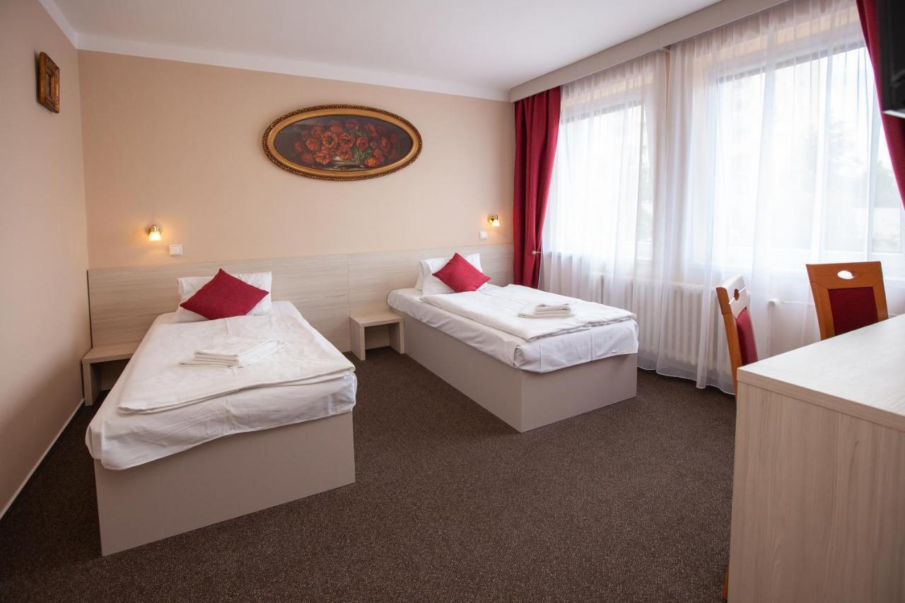 פלזן Hotel Stella מראה חיצוני תמונה