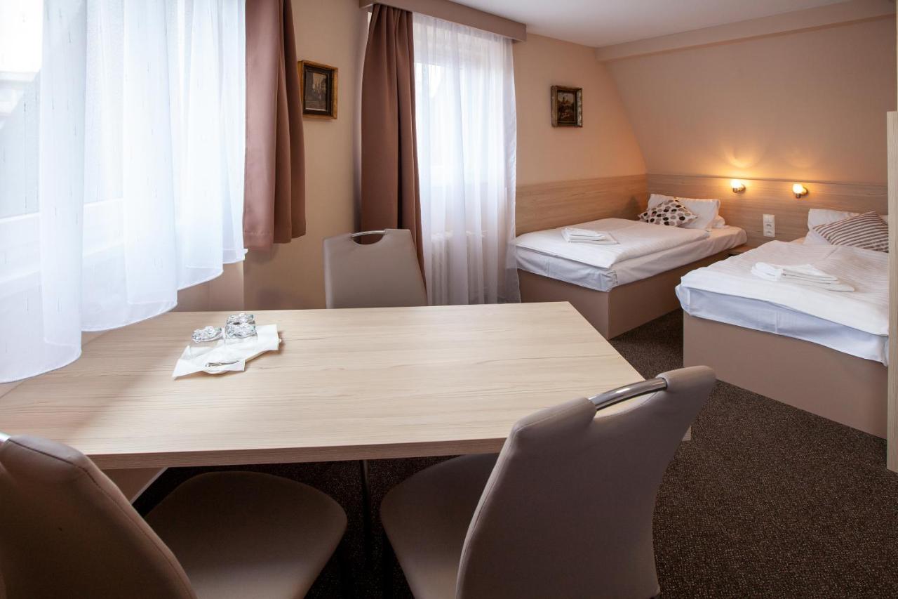 פלזן Hotel Stella מראה חיצוני תמונה