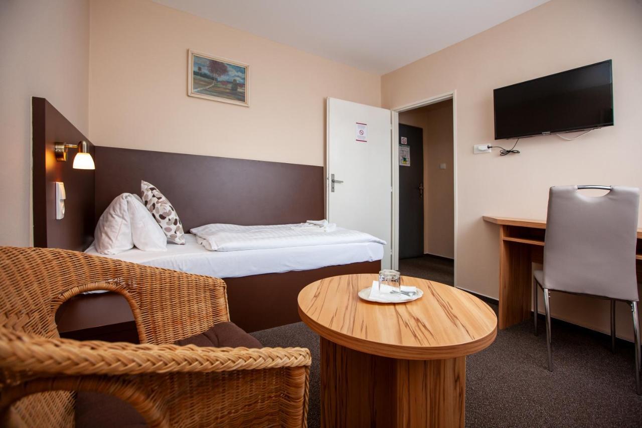 פלזן Hotel Stella מראה חיצוני תמונה