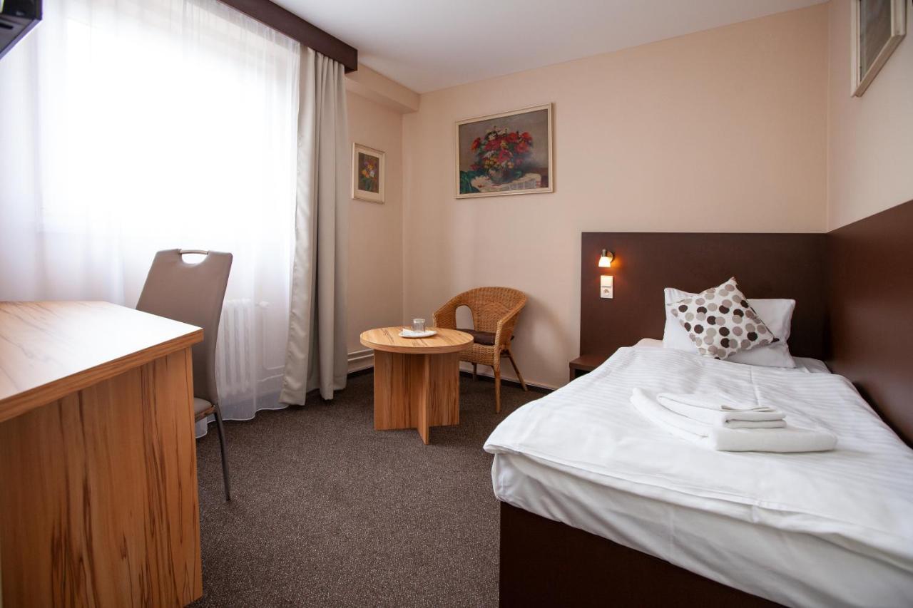 פלזן Hotel Stella מראה חיצוני תמונה