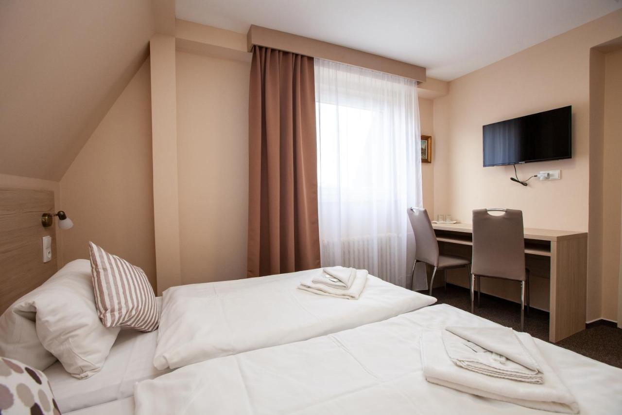 פלזן Hotel Stella מראה חיצוני תמונה