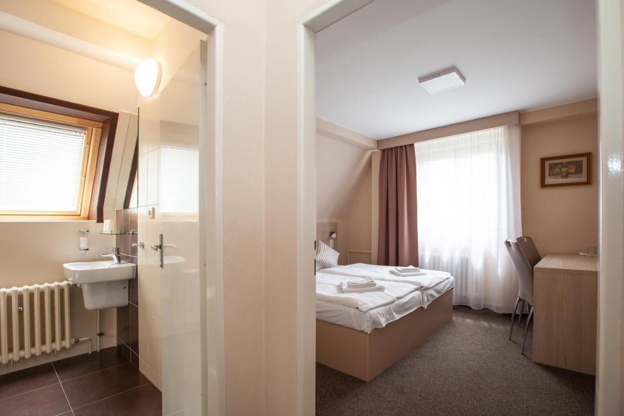 פלזן Hotel Stella מראה חיצוני תמונה