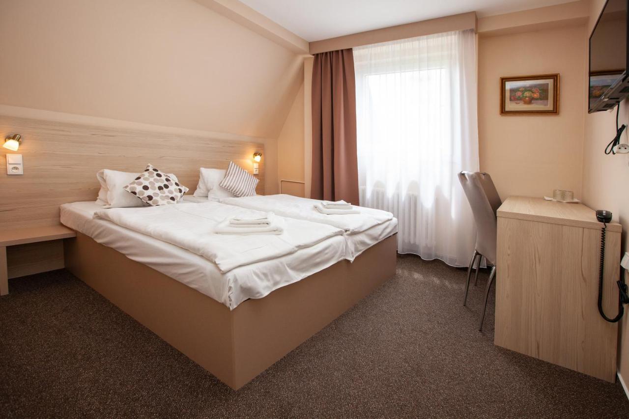 פלזן Hotel Stella מראה חיצוני תמונה