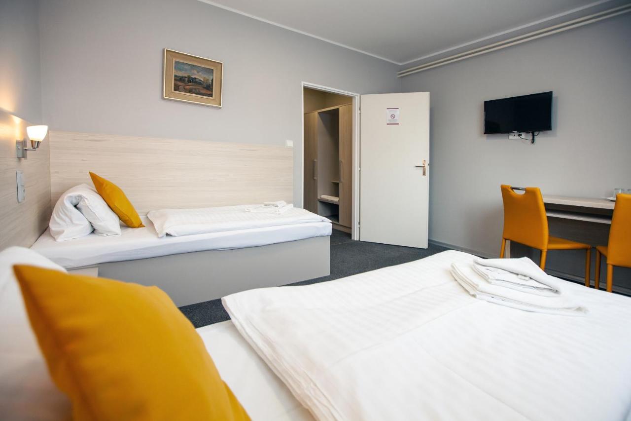 פלזן Hotel Stella מראה חיצוני תמונה