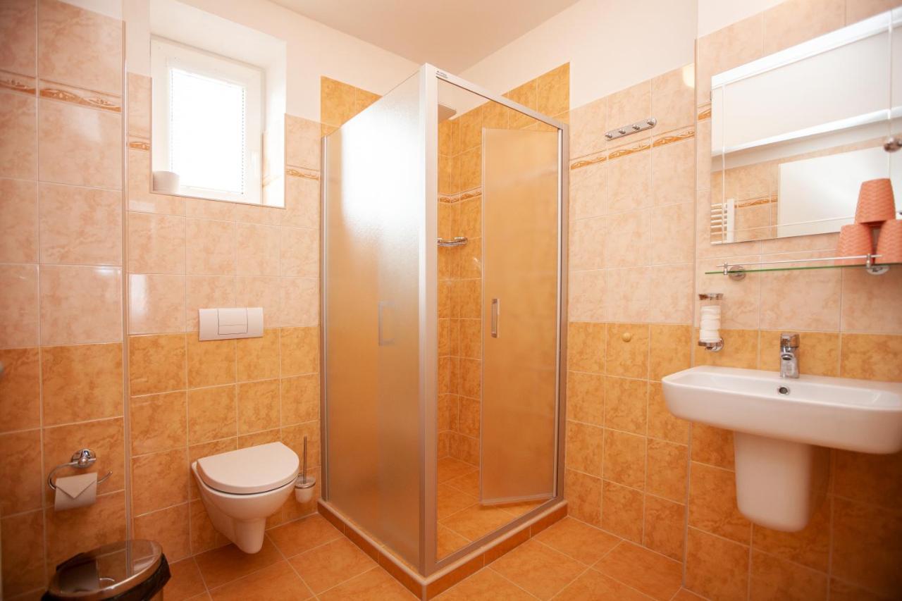 פלזן Hotel Stella מראה חיצוני תמונה