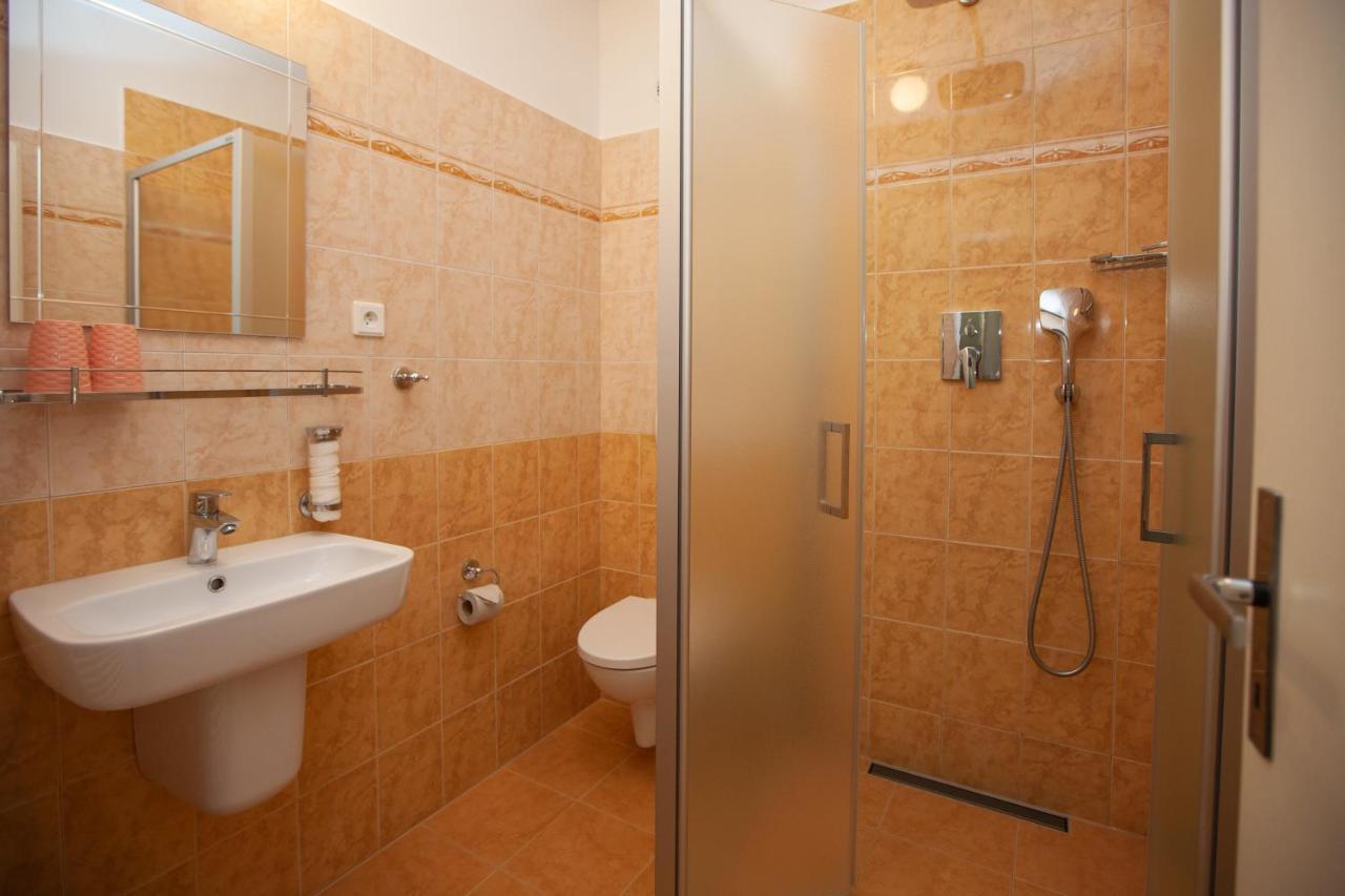 פלזן Hotel Stella מראה חיצוני תמונה