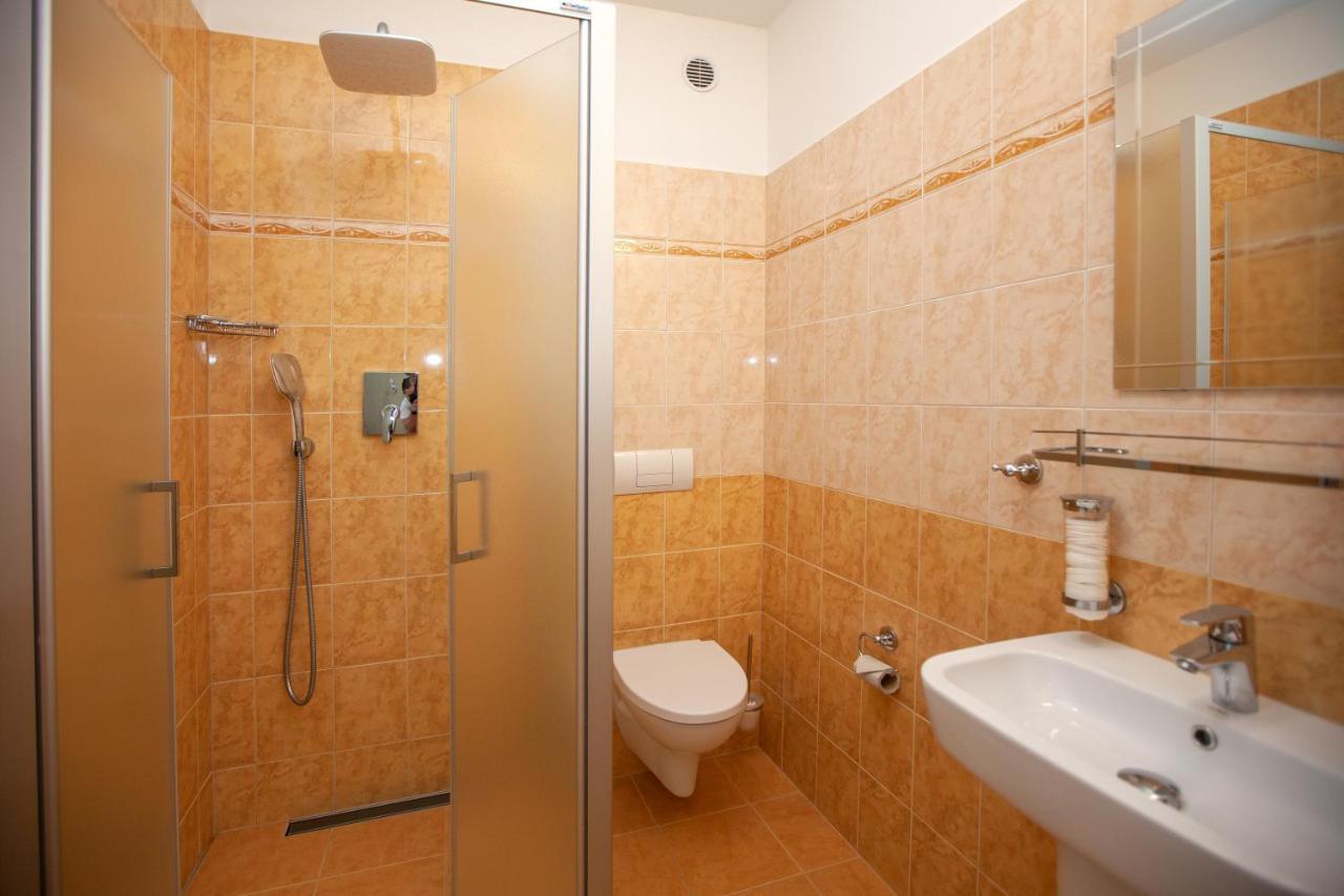 פלזן Hotel Stella מראה חיצוני תמונה