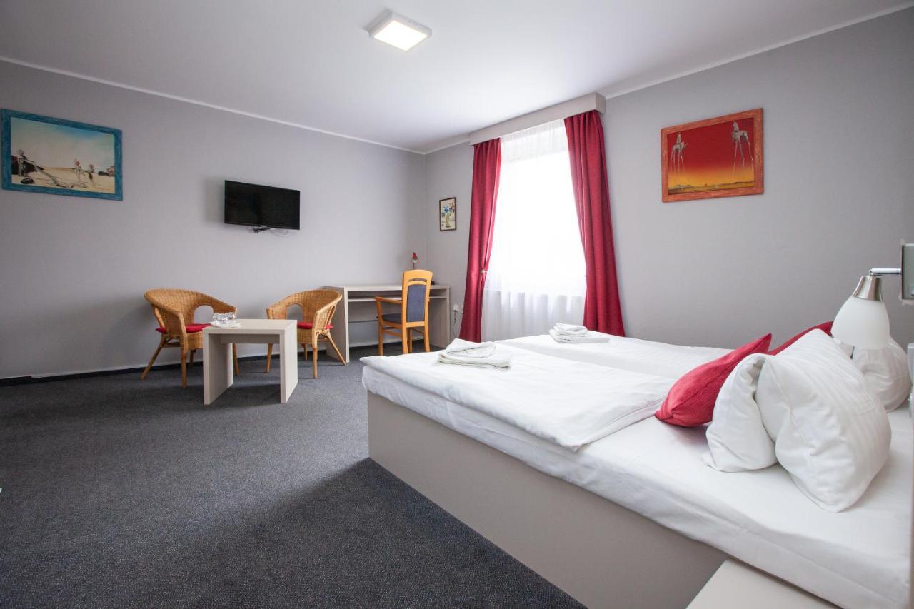 פלזן Hotel Stella מראה חיצוני תמונה