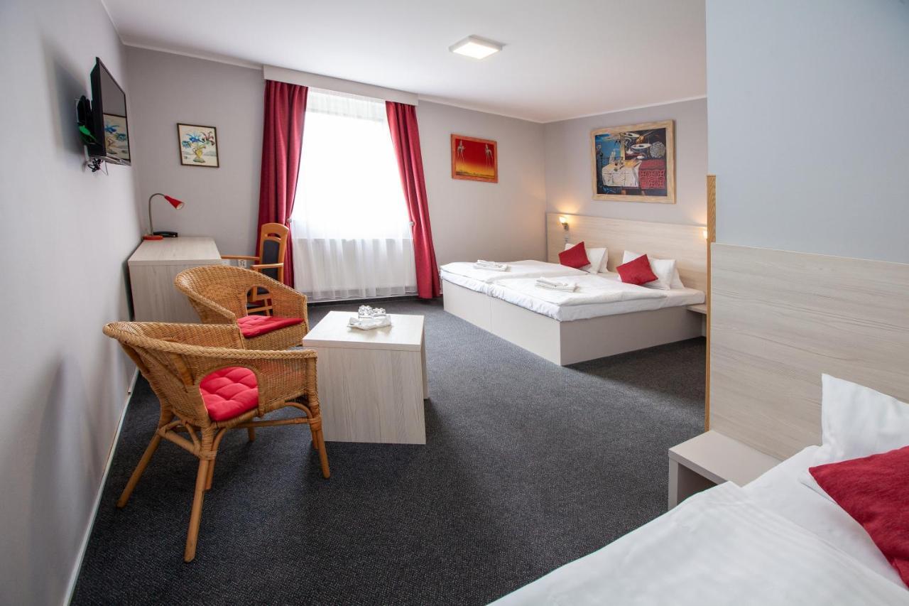 פלזן Hotel Stella מראה חיצוני תמונה